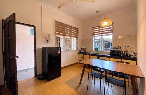 Kampong Raja Hotel | Besut Guesthouse