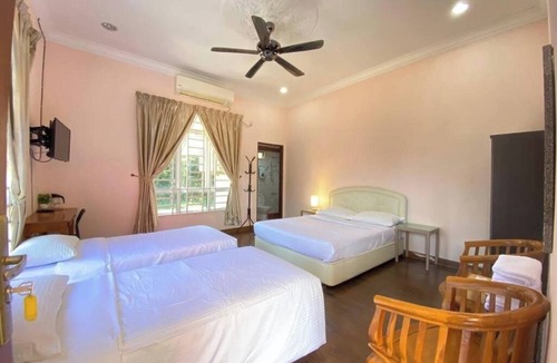 Kampong Raja Hotel | Besut Guesthouse