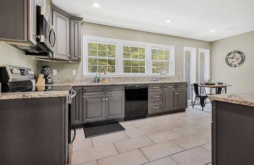 Huntsville Condo | Bethany Grove House A | Roomy Stay, Pool Access