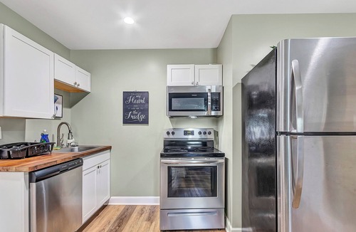 Huntsville Apartment | Bethany Grove House B | Cozy Stay w/Pool Access