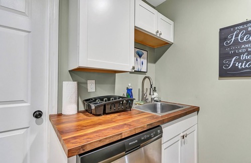 Huntsville Apartment | Bethany Grove House B | Cozy Stay w/Pool Access