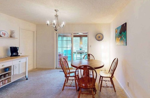 Frankford House | Bethany Meadows house w/community pool, tennis court, deck & grill