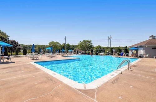 Frankford House | Bethany Meadows house w/community pool, tennis court, deck & grill