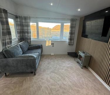 Broxburn Ski Chalet | Bethany Woodland Lodge