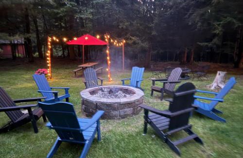 Smallwood Ski Chalet | Bethel Escape Hot Tub 4 beds Game Room and Fire pit Fully Stocked Kitchen