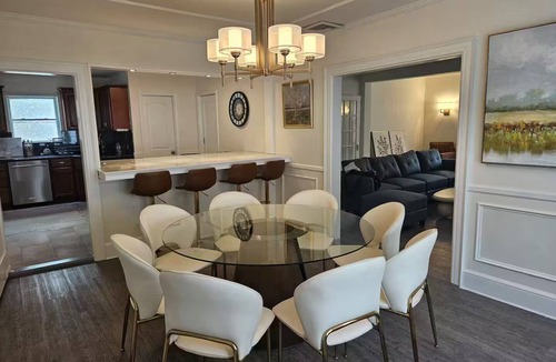 Hicksville House | Bethpage Golf by day 8 min, NYC by night 45 min
