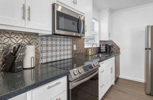 College Station Apartment | BethyKay: 2 Bedroom, Walk to A&M, Comfy King Beds
