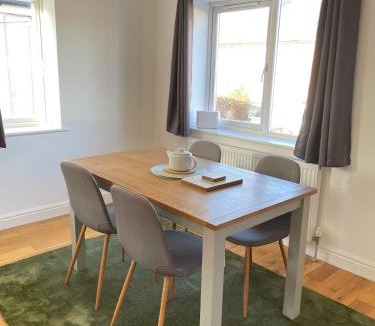 Lostock Gralam Apartment | Betsy
