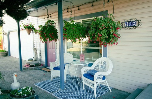 Yelm Bed & Breakfast | Betsy Pease A Within Conley Suites BNB