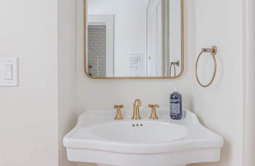 Kingston Hotel | Better Choice for your Vacation! Near Kingston-Ulster Airport, Free Parking