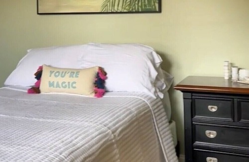 Islip Terrace Apartment | Better than hotel room