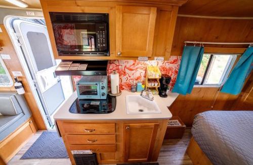 Granite Hills Apartment | Bettie Blue Charming Retro Trailer Escape