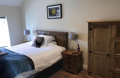 Bettws Cedewain House | Bettws Hall Accommodation