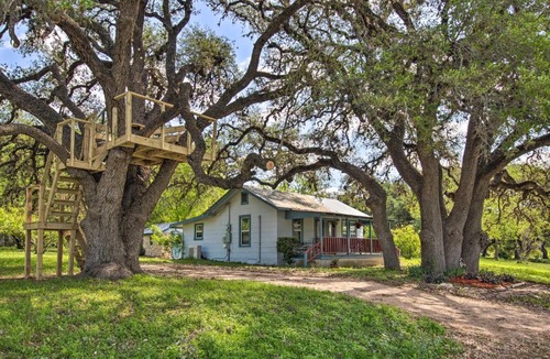 Blanco House | Betty B's River House < 1 Mi to Blanco State Park!