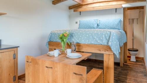 Aylburton House | Betty Shepherd's Hut