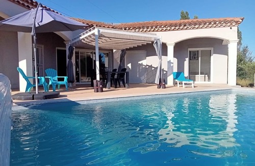 Jonquieres-Saint-Vincent Villa | Between Provence and Camargue