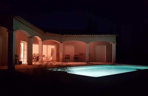 Jonquieres-Saint-Vincent Villa | Between Provence and Camargue