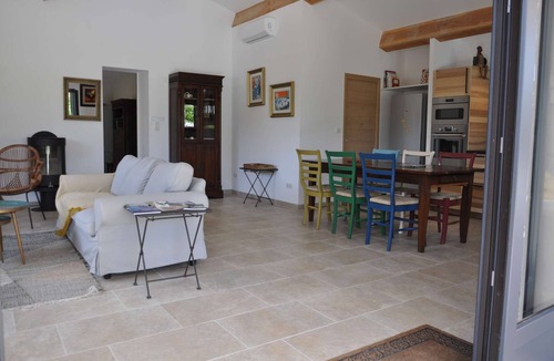 Rognonas House | Between Avignon and Les Alpilles, vacation home on the outskirts of the village of Rognonas, animals.