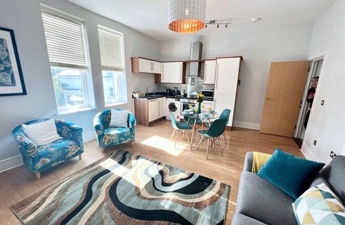 Portsmouth Apartment | Between beach & shops - Private parking en-suite