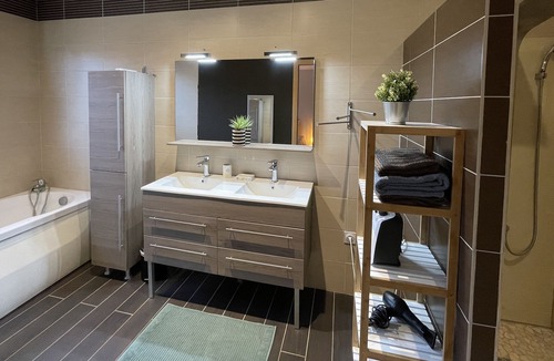 Escuilles House | Between capes and opal marshes