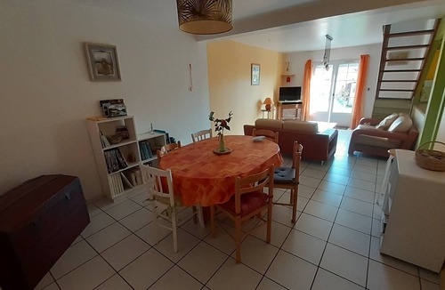 La Chevroliere House | Between city and countryside