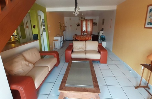 La Chevroliere House | Between city and countryside