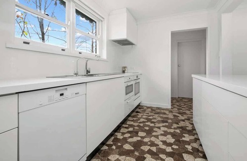 Mitcham House | Between City & Hills