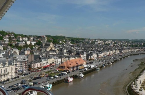 Saint-Gatien-des-Bois House | Between Deauville and Honfleur, bright and cozy gite with large garden
