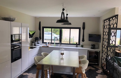 Saint-Aubin-de-Medoc Villa | Between land and sea