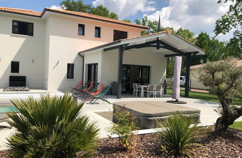 Saint-Aubin-de-Medoc Villa | Between land and sea