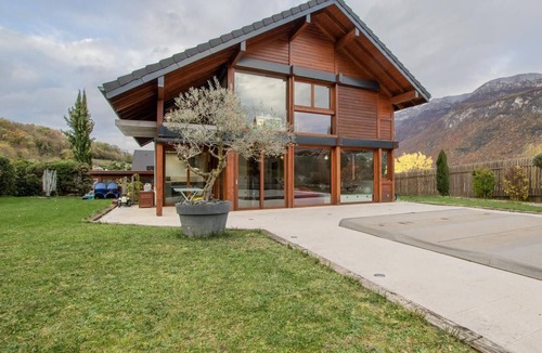 Sonnaz House | BETWEEN LAKES AND MOUNTAINS