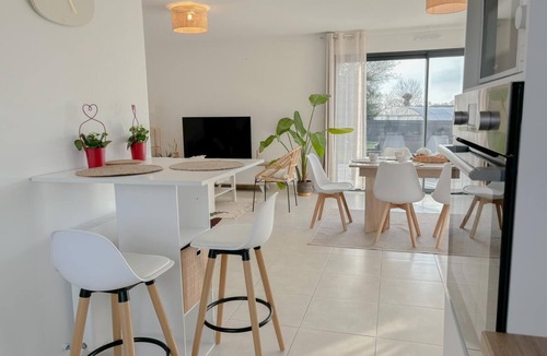 Sulniac House | Between land and sea