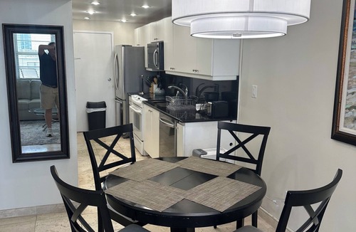 South Beach Apartment | Between Lowe's and Ritz Carlton Hotels Beachfront on Lincoln