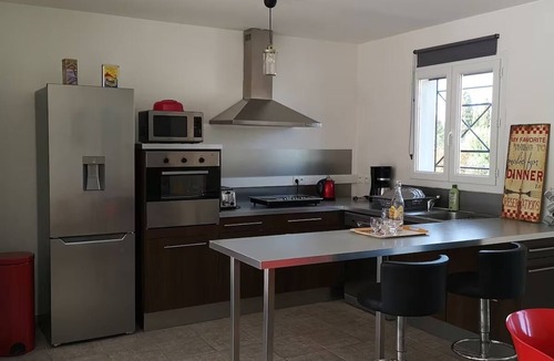 Saze Villa | Between Nimes and Avignon, La Villa des Moulins