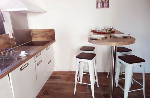 Saussines Condo | Between Nimes and Montpellier, lodging air-conditioned 4 pers. with a pool