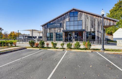 Perrysburg Apartment | Between Restaurant & Brewery! Chic Perrysburg Apt