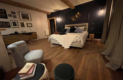 Vendresse House | Between ruins and castle., Chambre d'hôte avec lit king size