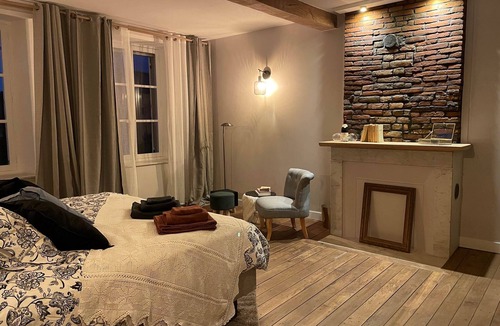 Vendresse House | Between ruins and castle., Chambre d'hôte avec lit king size