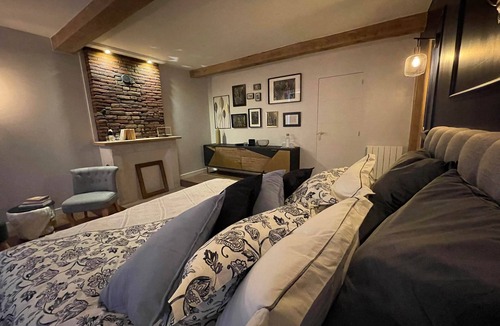 Vendresse House | Between ruins and castle., Chambre d'hôte avec lit king size