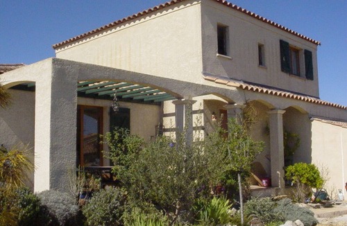 Cournonsec Villa | Between sea and scrubland, villa with garden and swimming pool