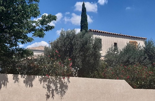 Cournonsec Villa | Between sea and scrubland, villa with garden and swimming pool