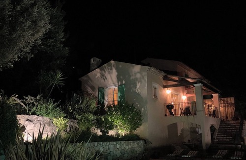 Tourrettes-sur-Loup Villa | Between sea and mountains
