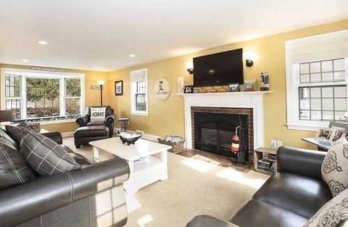 Greenbush House | "Between the Cliffs" Beach Getaway -