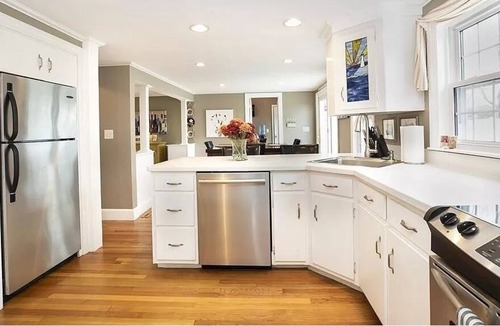 Greenbush House | "Between the Cliffs" Beach Getaway -