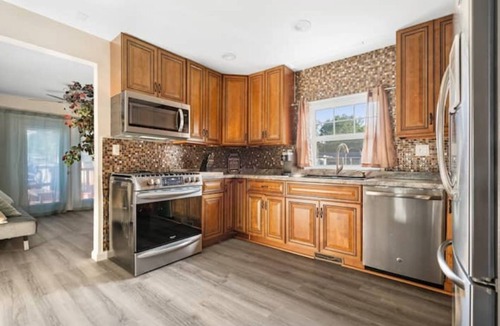 Syracuse House | Between the Lakes Retreat