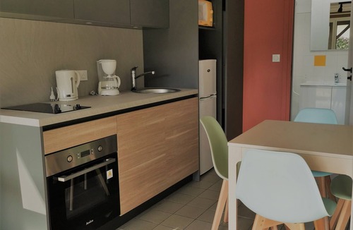 Leon House | Between the Land and the Ocean