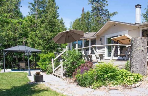Trent Lakes Cottage | Between the Locks - Affordable 3Br Waterfront Cottage - Pet-Friendly