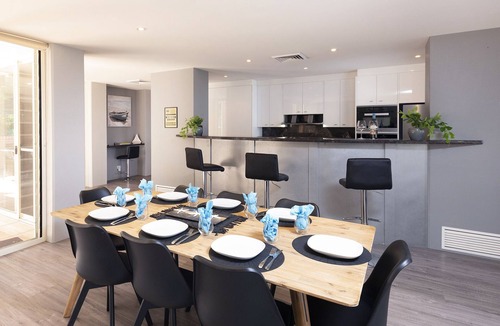 Green Point House | Between the ocean and the lake