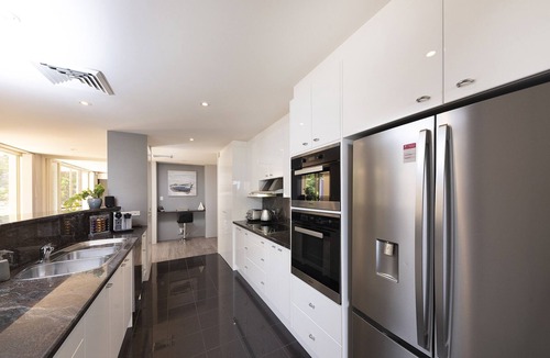 Green Point House | Between the ocean and the lake