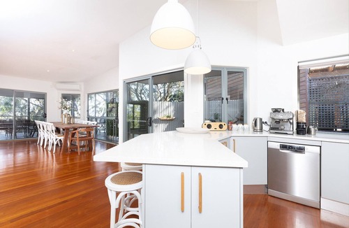 Green Point House | Between the ocean & the lake